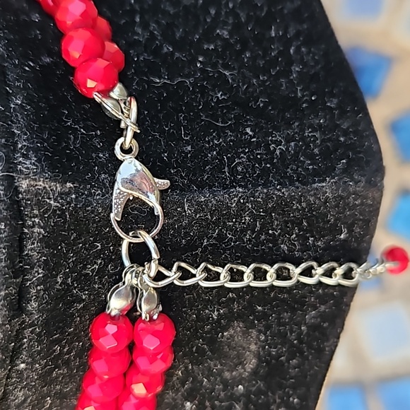 Red Faceted Graduated 2 Stranded Glass Beaded Necklace - Picture 4 of 4